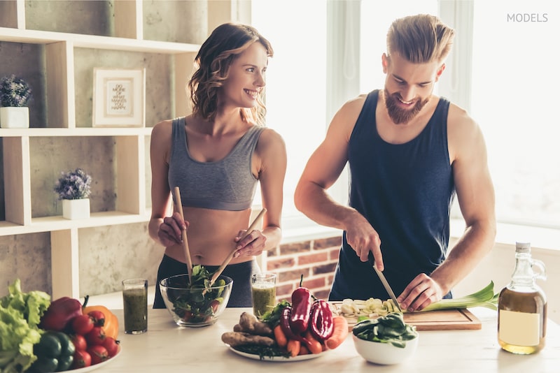 Healthy couple preparing a healthy dinner together. 